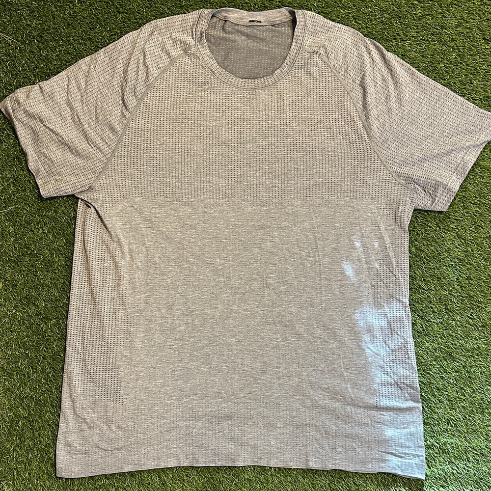 Lululemon Shirt Grey XL Start Where You Are Metal Vent Performance Stretch